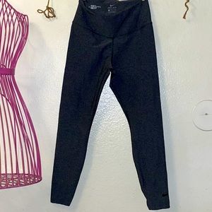 Nike DRI fit women’s workout leggings size M